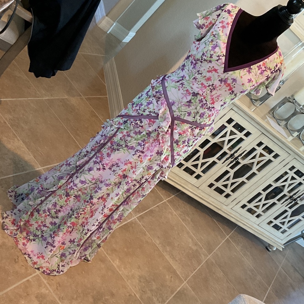 BCBGMAXAZRIA botanical floral maxi dress, flutter sleeve, v neck, size 8